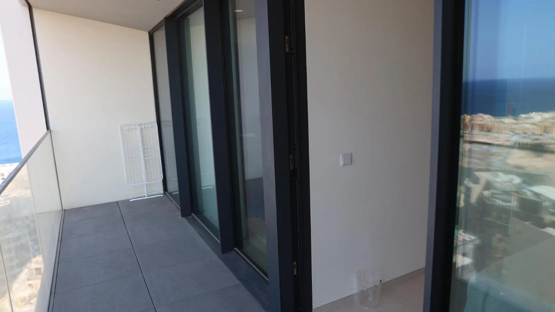 Luxury High Floor Suite, Mercury Towers Saint Julian's