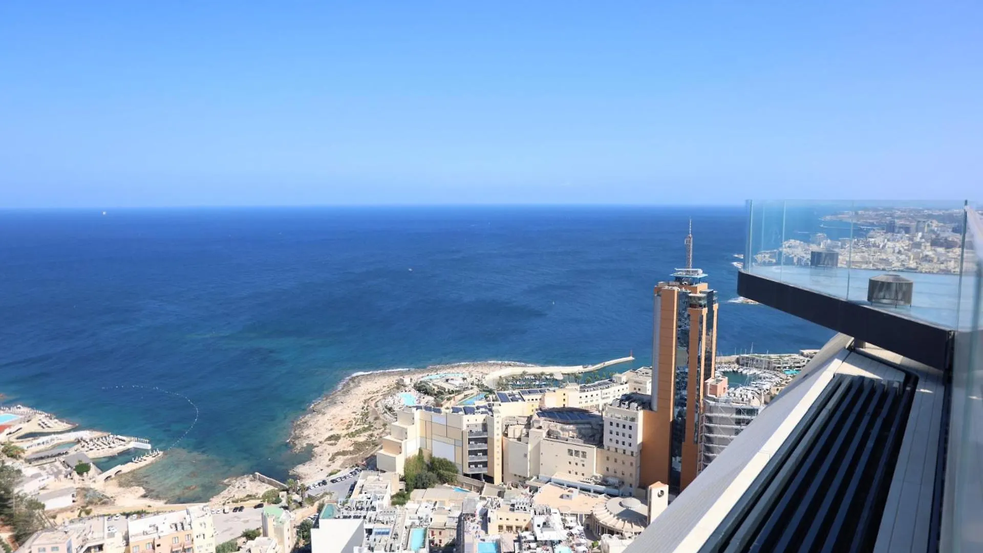 Apartment Luxury High Floor Suite, Mercury Towers Saint Julian's Malta
