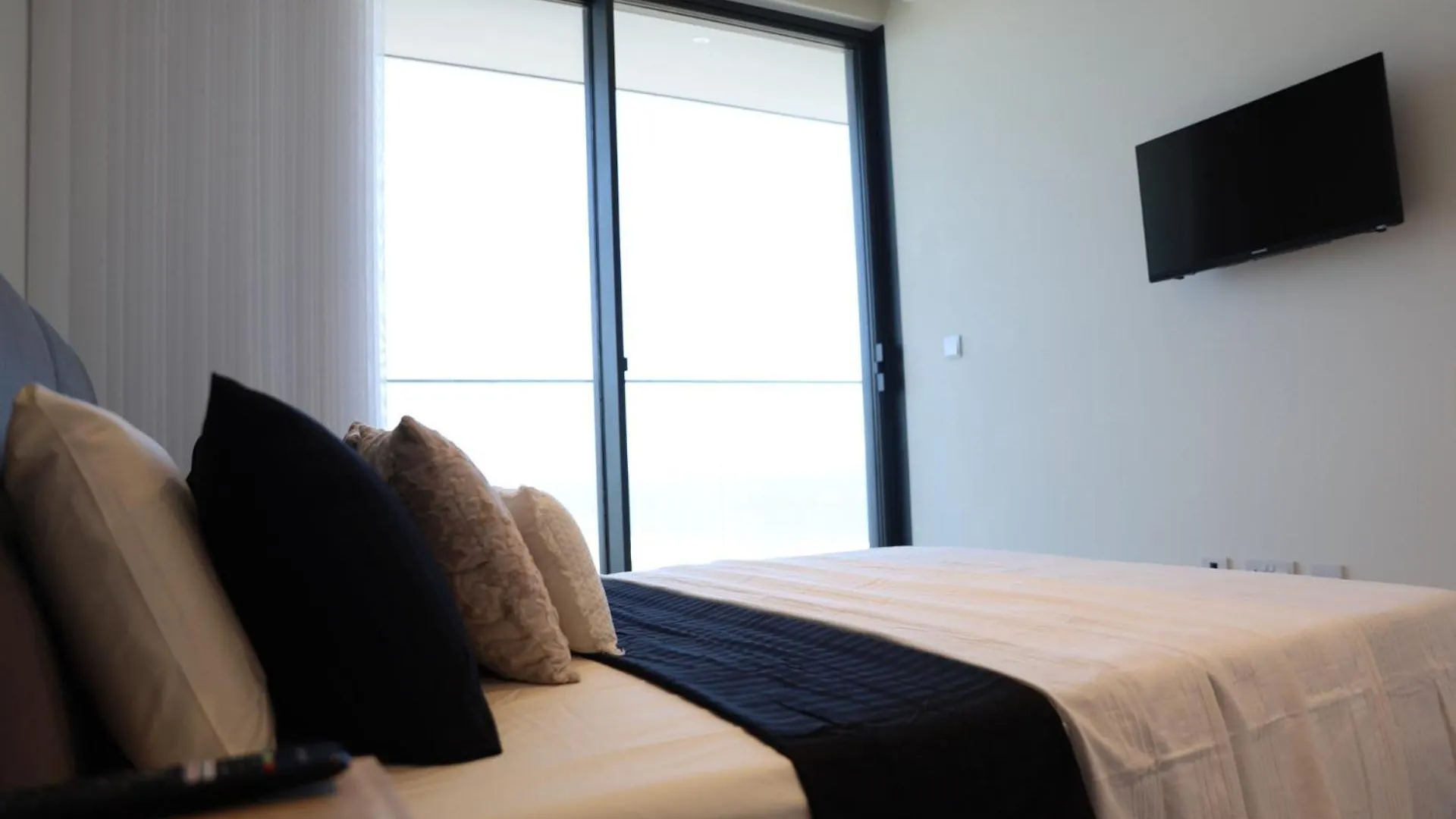 Luxury High Floor Suite, Mercury Towers Saint Julian's Apartment