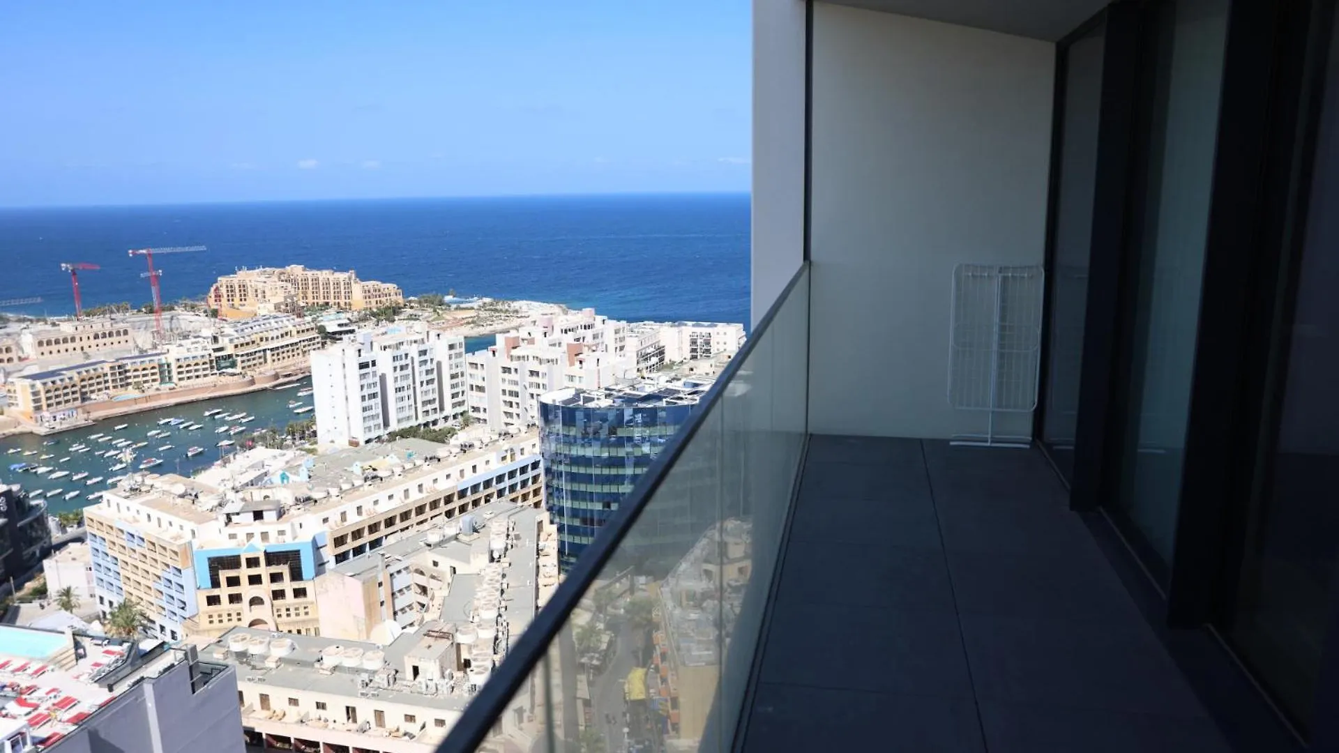 Luxury High Floor Suite, Mercury Towers Saint Julian's