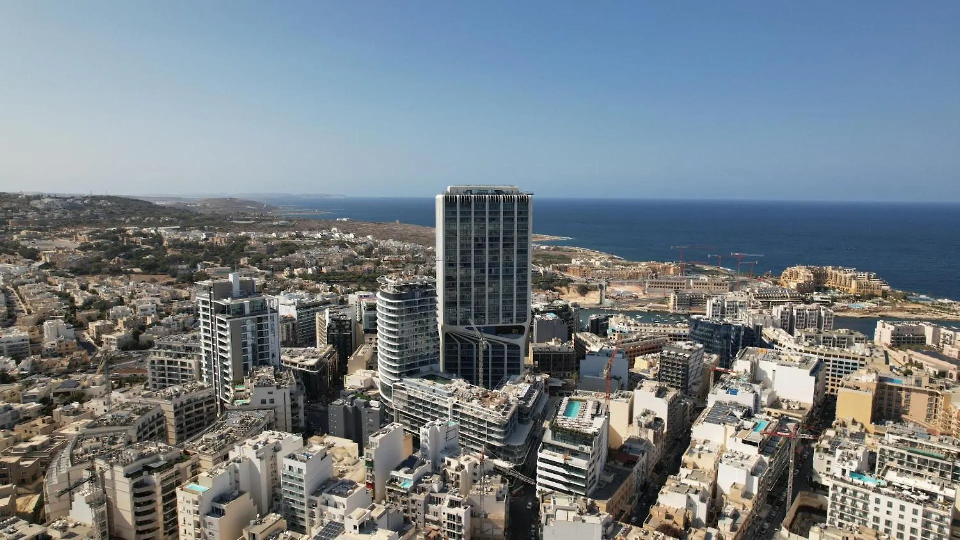 Luxury High Floor Suite, Mercury Towers Saint Julian's Apartment