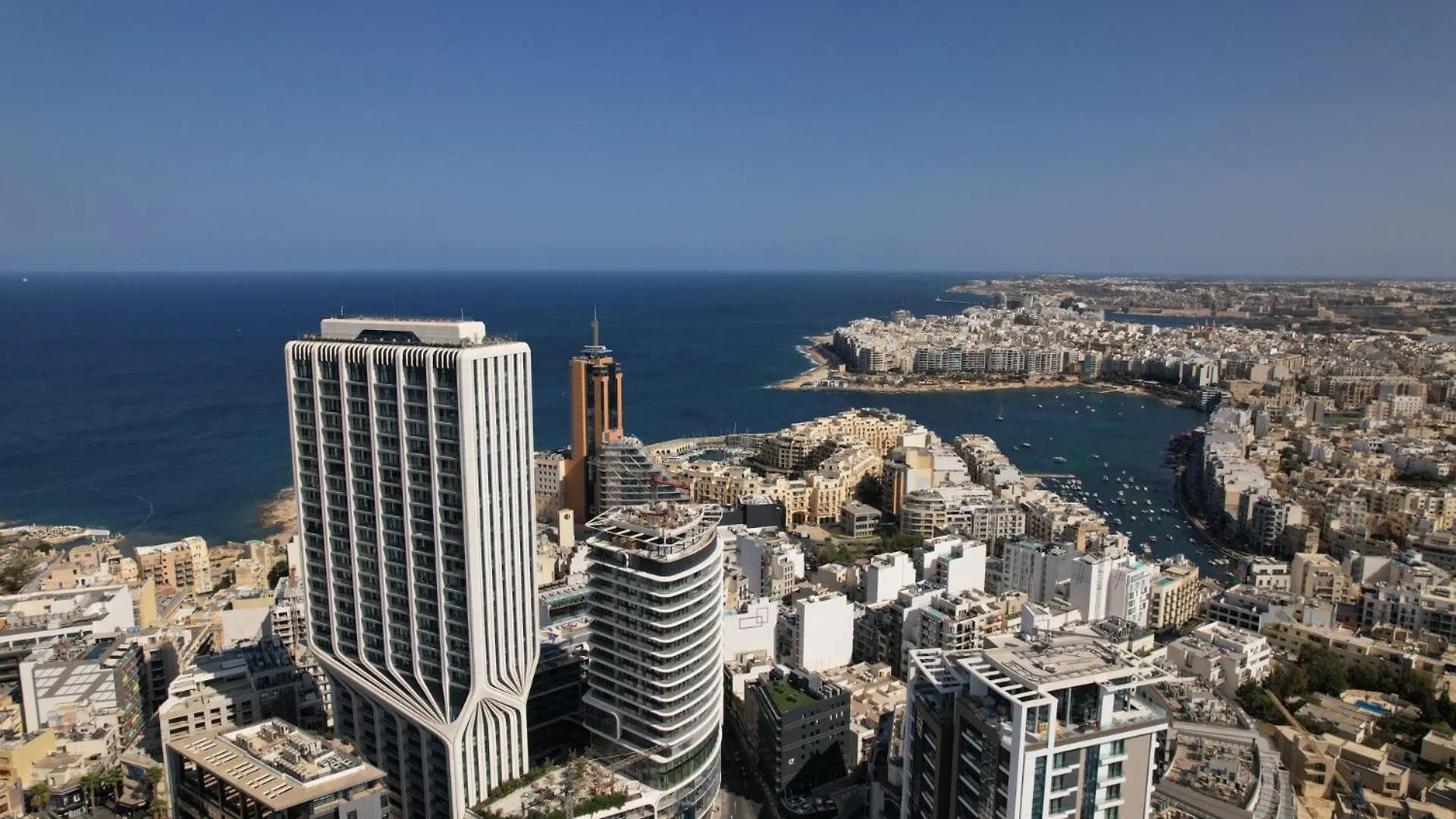 Luxury High Floor Suite, Mercury Towers Saint Julian's 0*,  Malta