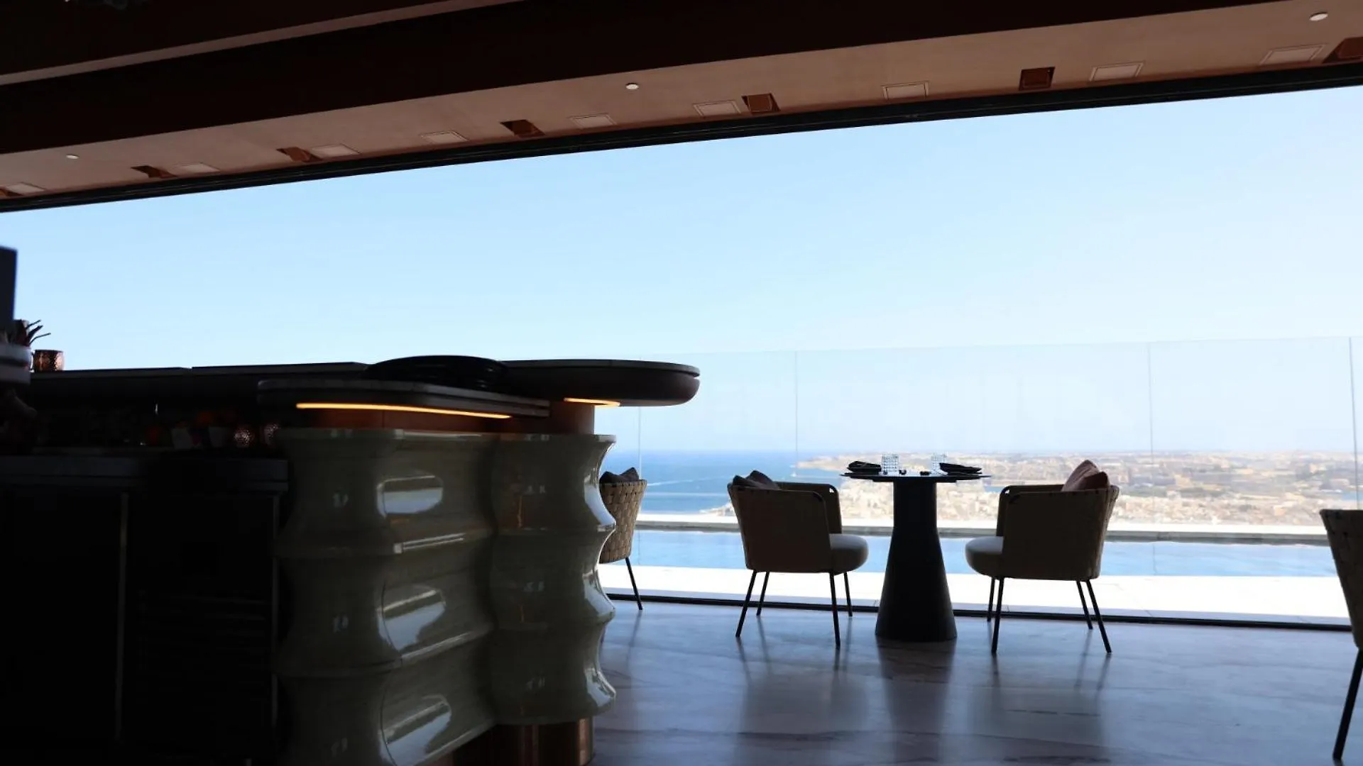 Apartment Luxury High Floor Suite, Mercury Towers Saint Julian's Malta