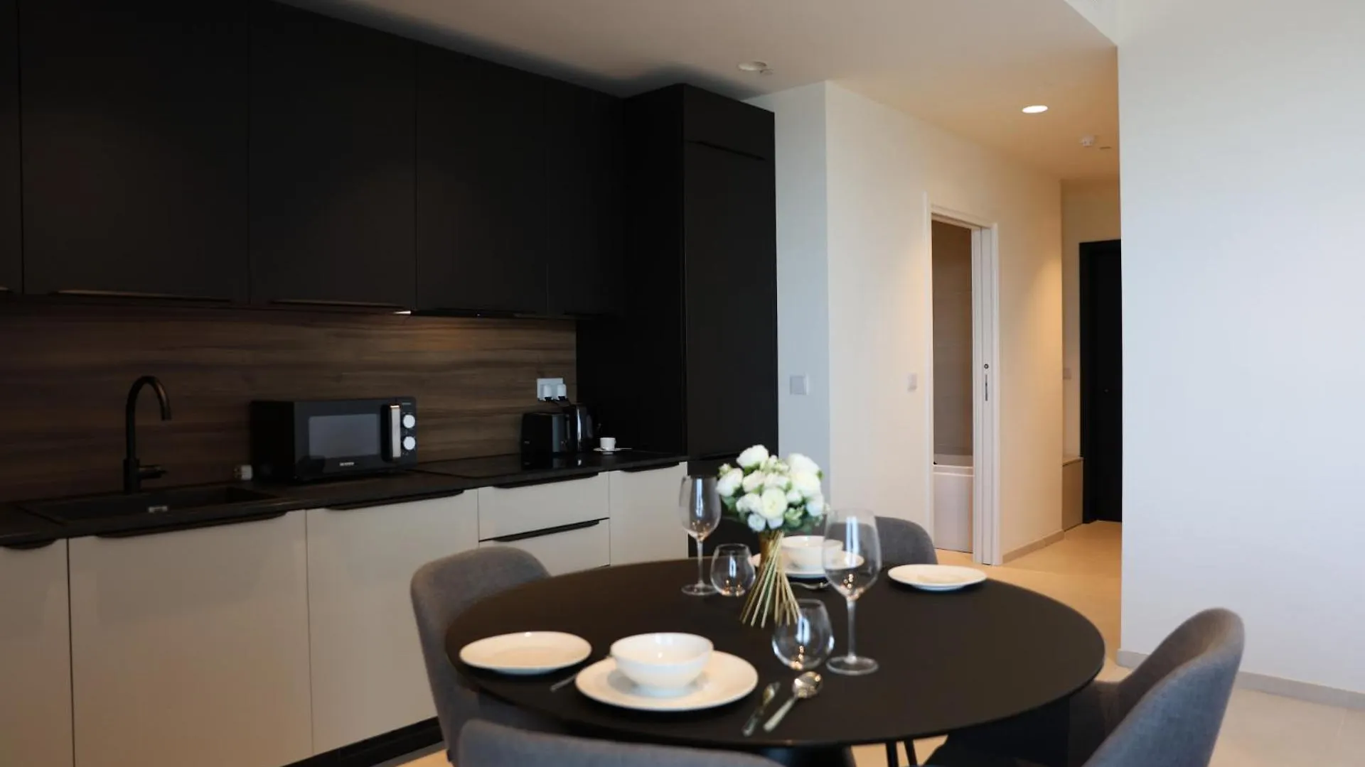 Luxury High Floor Suite, Mercury Towers Saint Julian's
