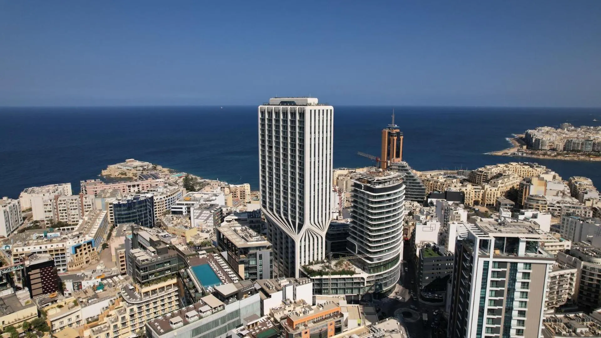 Apartment Luxury High Floor Suite, Mercury Towers Saint Julian's Malta
