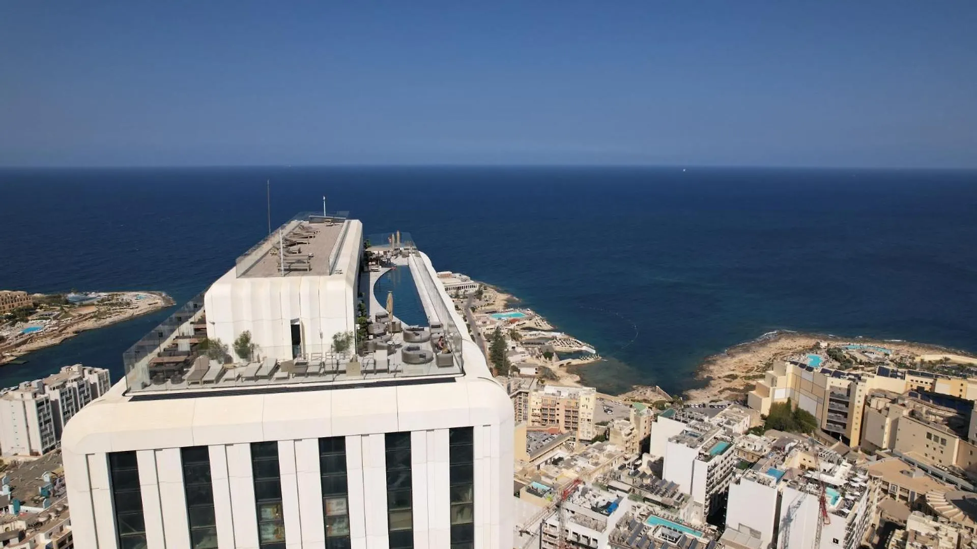 Luxury High Floor Suite, Mercury Towers Saint Julian's Apartment
